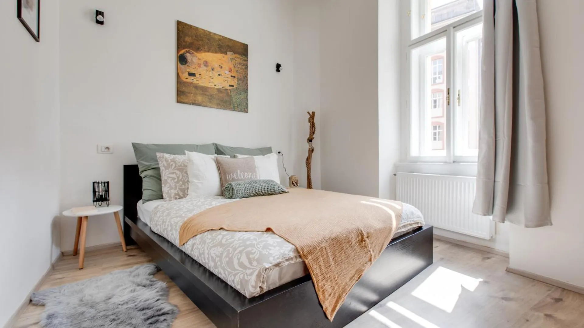 Romantic Apartment By The Park - Uaka7 Prag