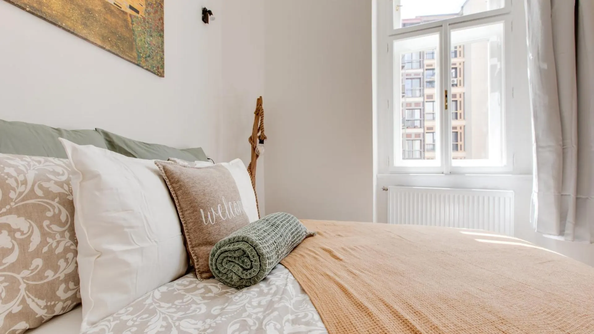 Romantic Apartment By The Park - Uaka7 Prag