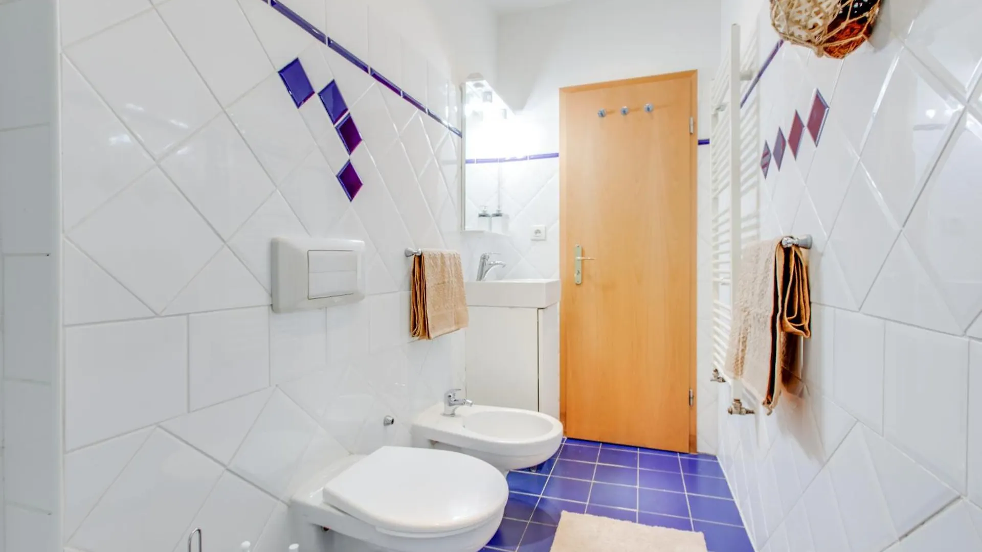 Romantic Apartment By The Park - Uaka7 Prag