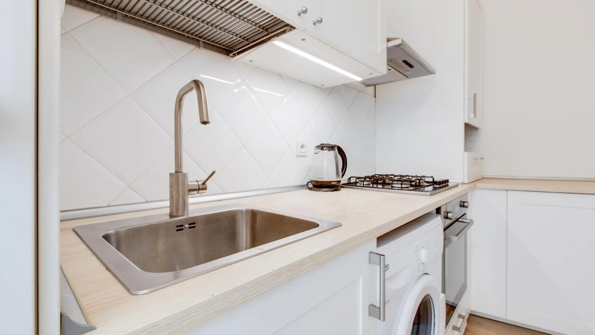 Romantic Apartment By The Park - Uaka7 Prag