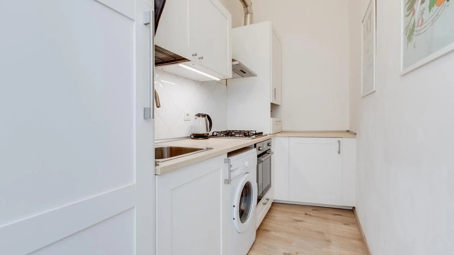 Romantic Apartment By The Park - Uaka7 Prag